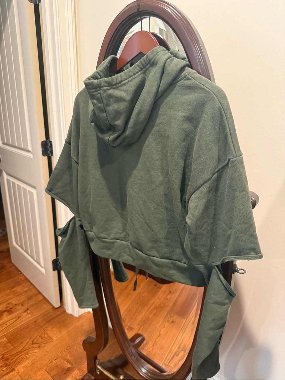 ALO Yoga Olive Green Peak Cutout Pullover, Size M - Picture 3 of 4